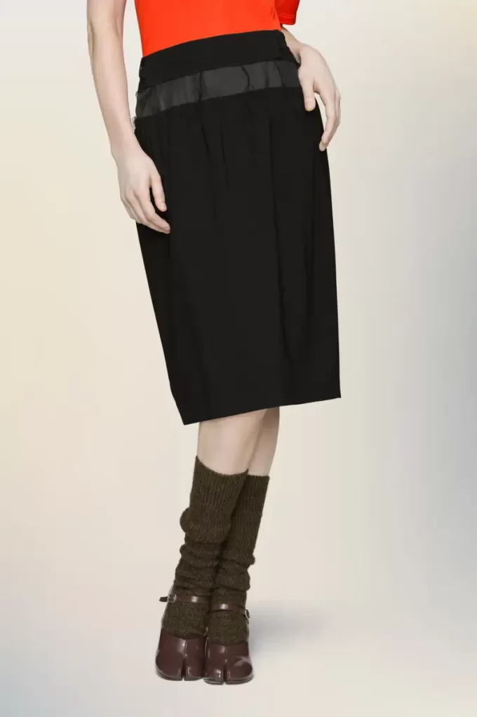 Anonymity of the lining skirt Anonymity of the lining skirt