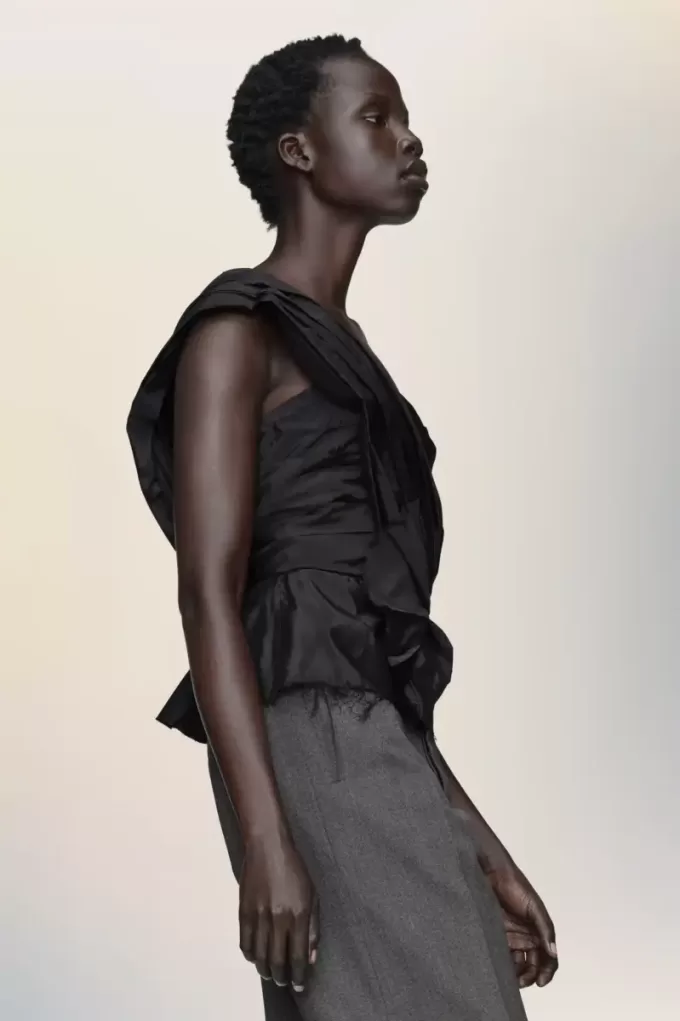 Asymmetric draped top Asymmetric draped top