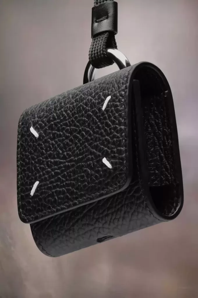 Four stitches AirPod case Four stitches AirPod case