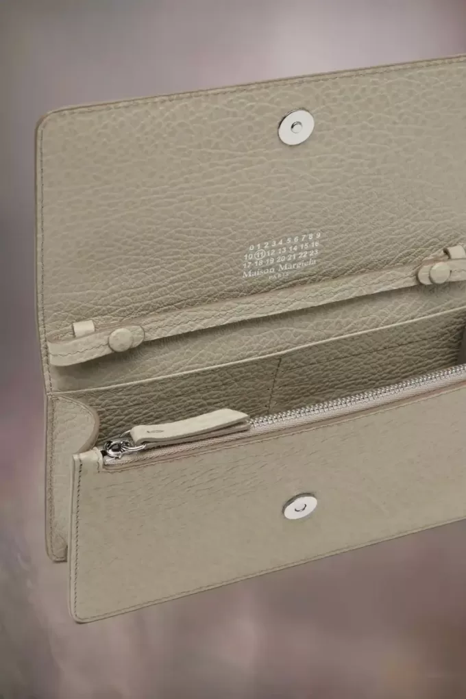 Four stitches chain wallet Four stitches chain wallet