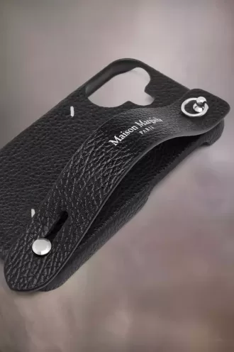 Four stitches phone cover