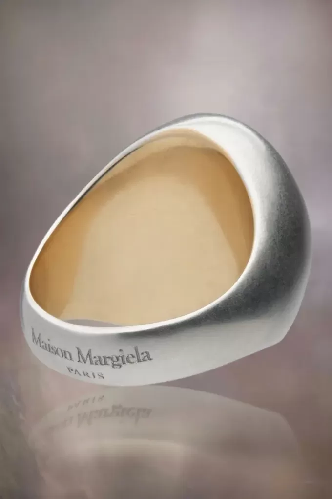 Maison Margiela Oval chevalier ring Maison Margiela Oval chevalier ring