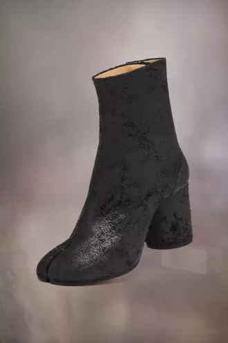 maison margiela tabi ankle boots 1 15 330x496 - Maison Margiela Tabi ankle boots