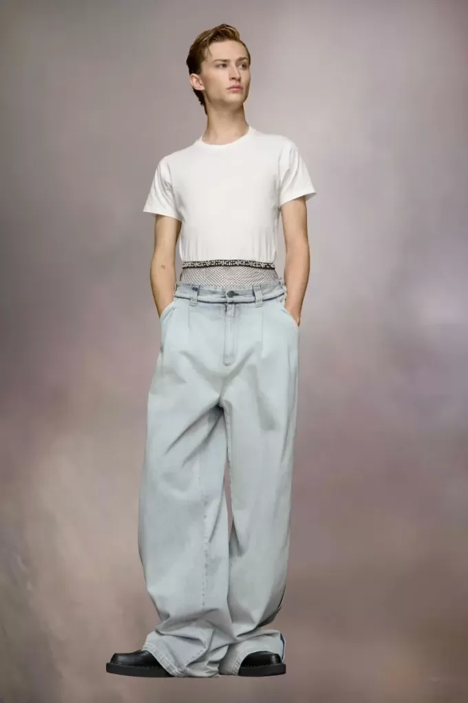 Reverse logo T-shirt Reverse logo T-shirt