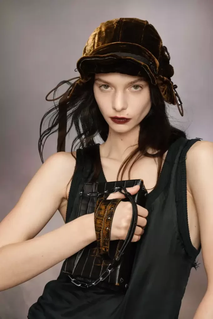 Snatched shoulder clutch bag small Snatched shoulder clutch bag small