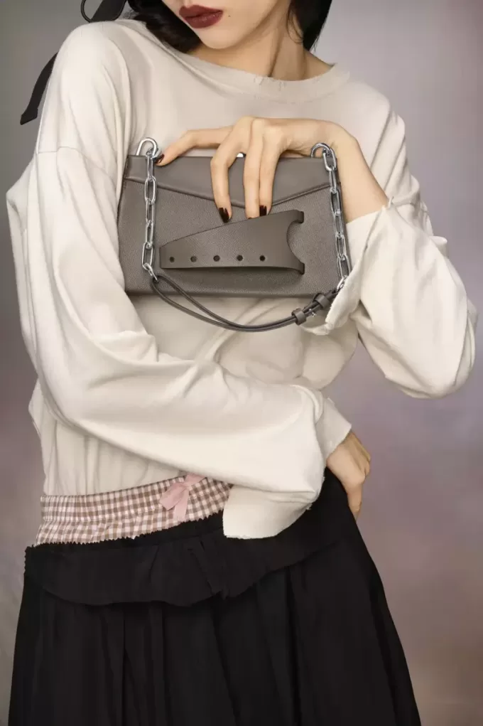 Snatched shoulder clutch bag small Snatched shoulder clutch bag small